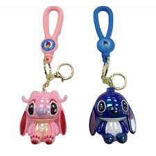 Porte-clés représentant les personnages de Disney Stitch (le bleu) et Angel (le rose)